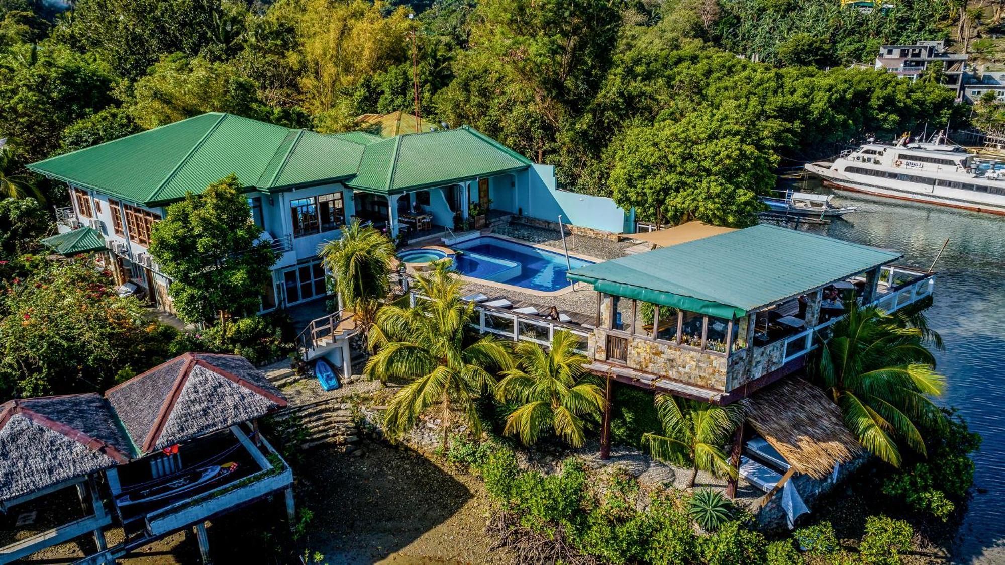 Edgewater Dive & Spa Resort Puerto Galera Bagian luar foto