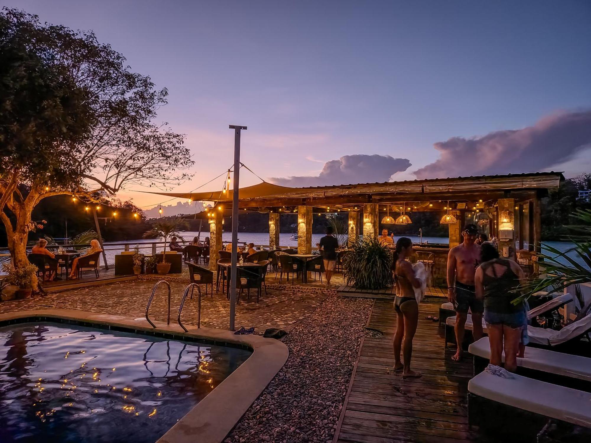 Edgewater Dive & Spa Resort Puerto Galera Bagian luar foto