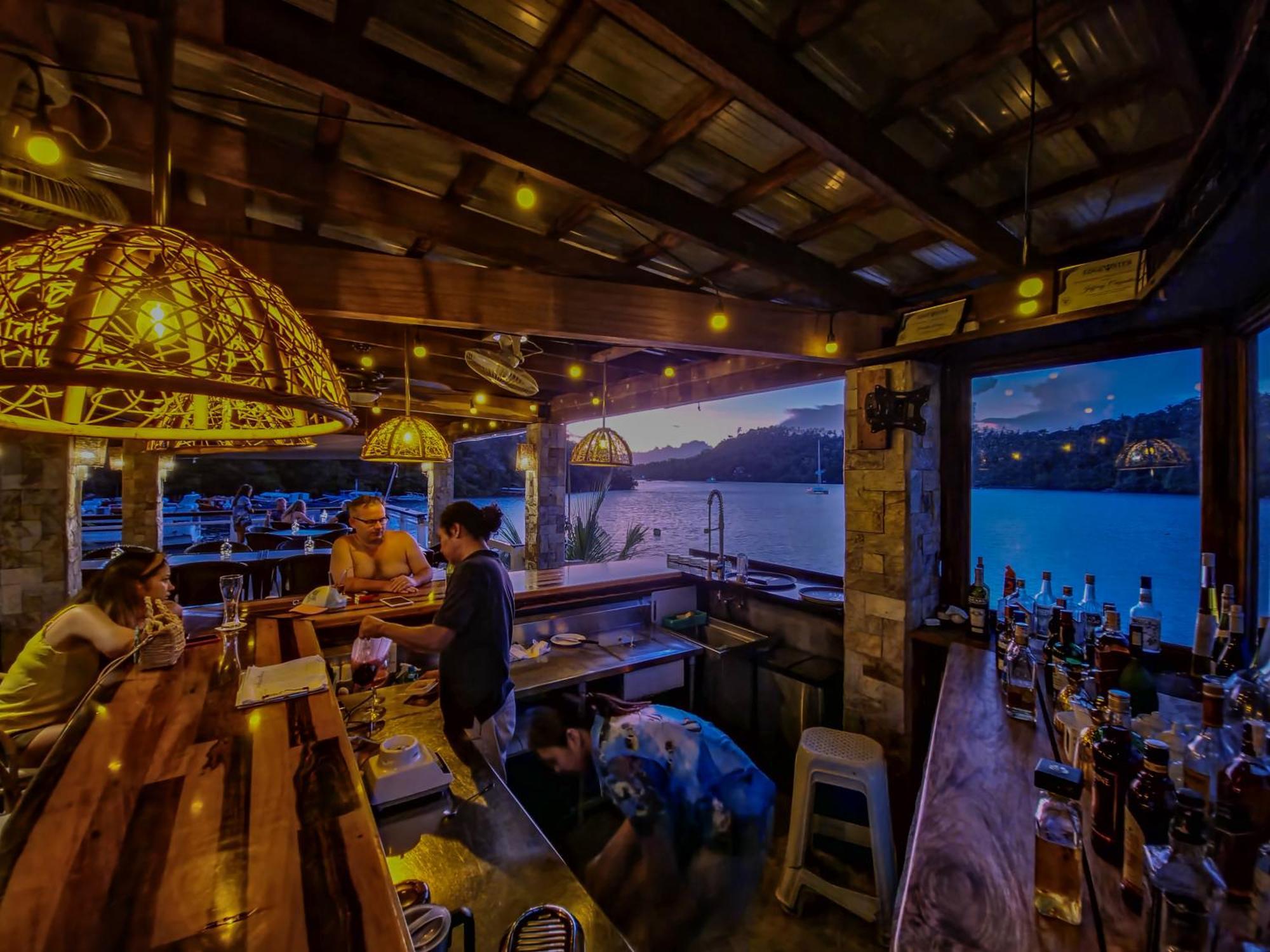 Edgewater Dive & Spa Resort Puerto Galera Bagian luar foto