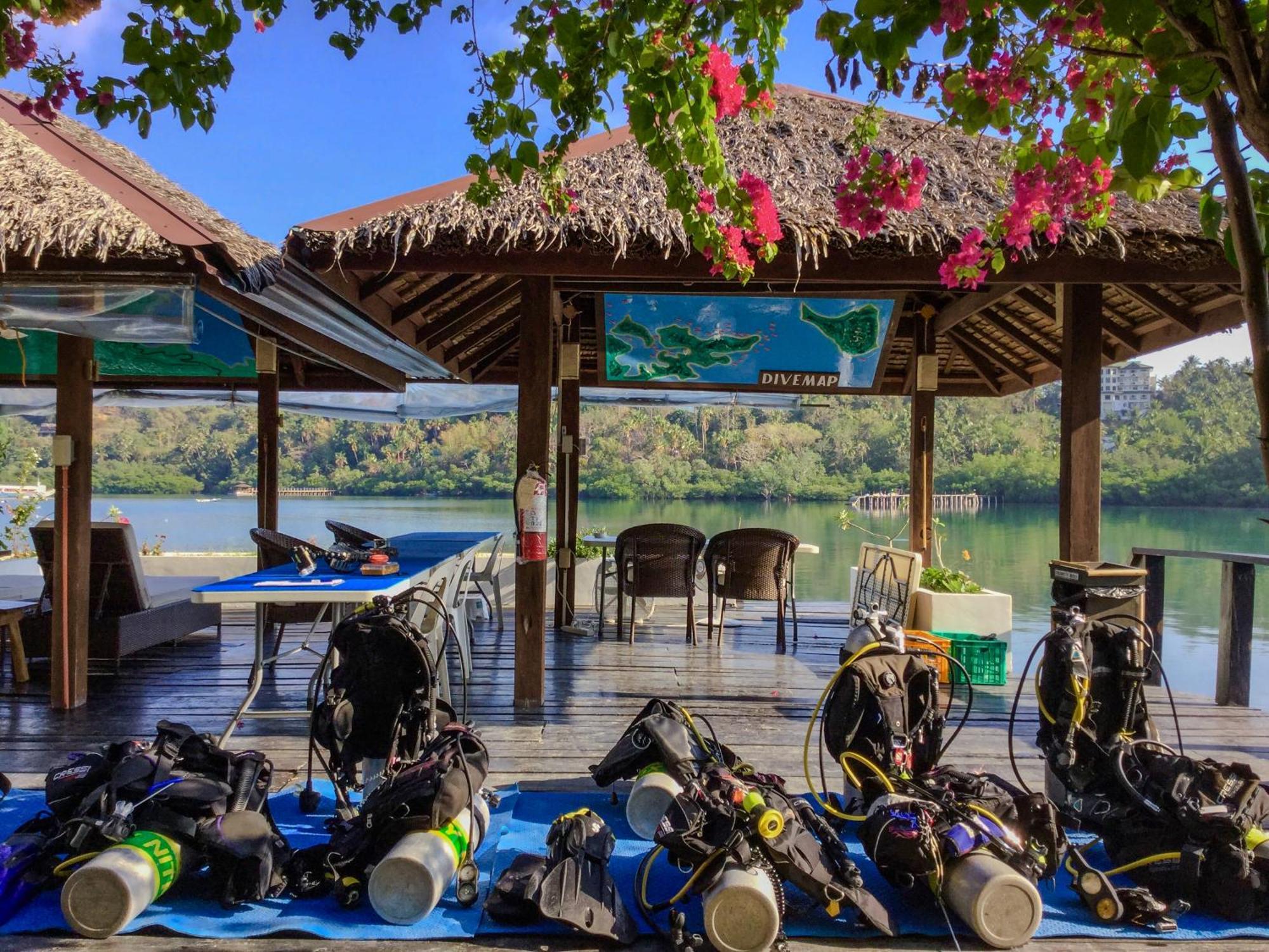 Edgewater Dive & Spa Resort Puerto Galera Bagian luar foto