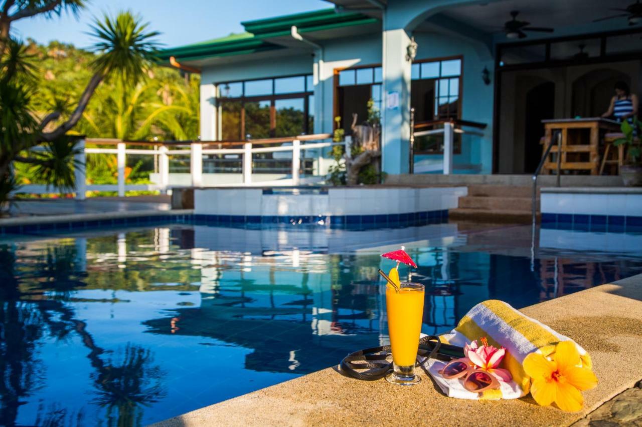 Edgewater Dive & Spa Resort Puerto Galera Bagian luar foto